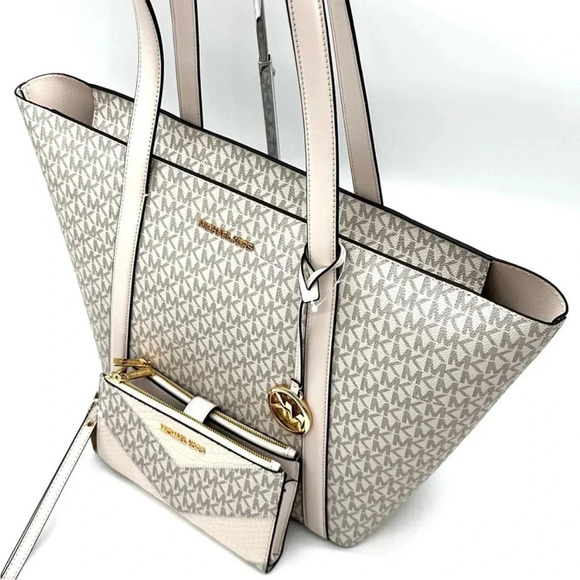 Michael Kors Pratt Large Signature Logo
Tote Bag & Double Zip Wallet - Picture 10 of 13